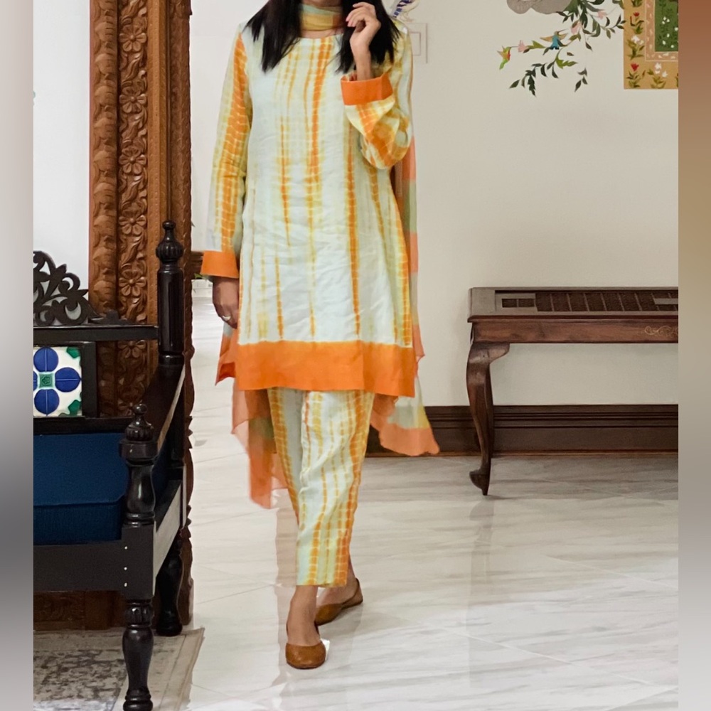 Silk 2 piece outfit - Madiha Rabbia’s
